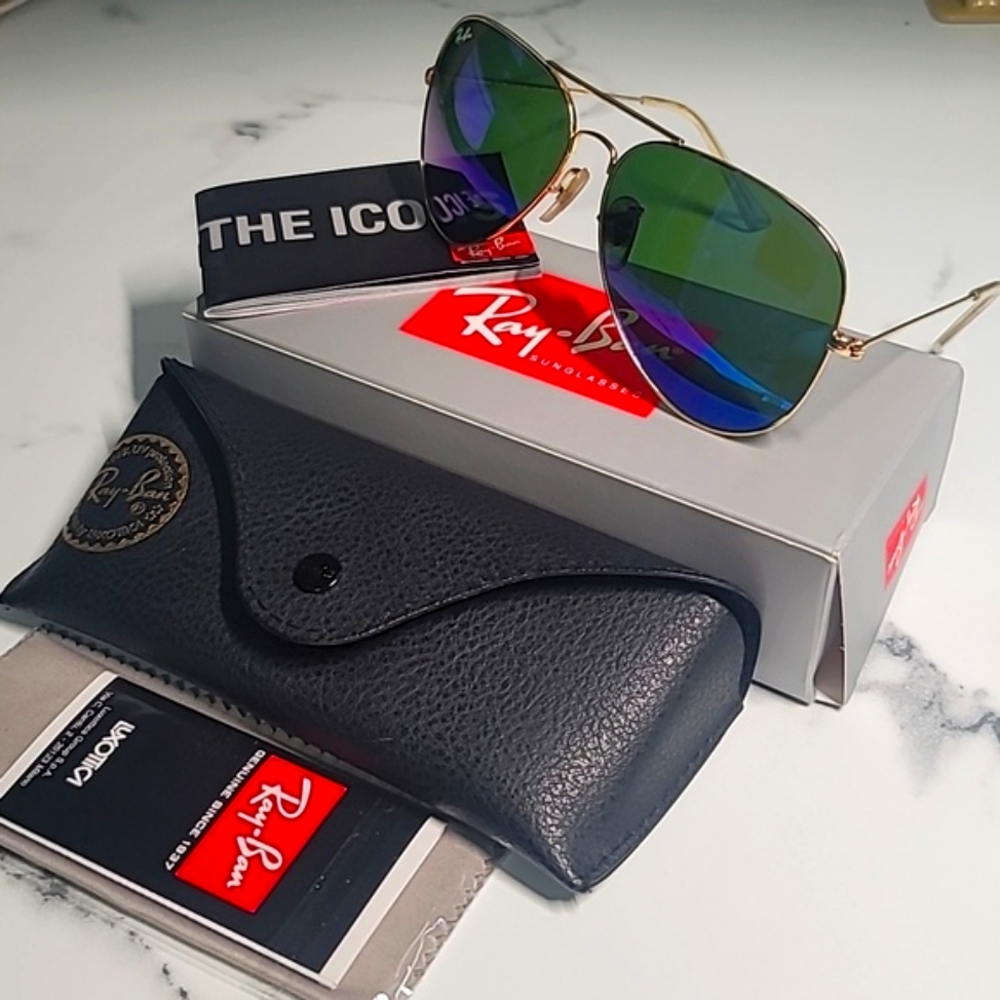 Ray-Ban Aviator Sunglasses with Blue Lenses